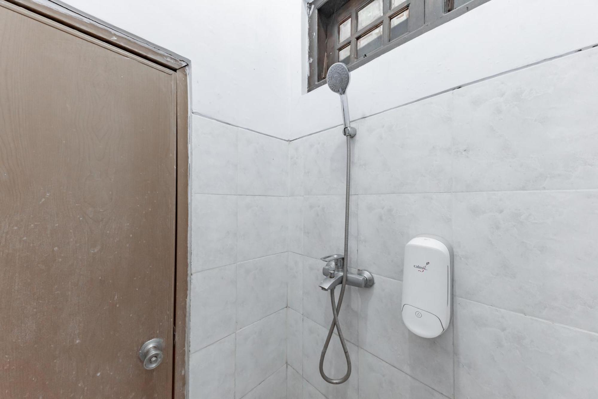 Reddoorz At Ciliwung Guest House Syariah 말랑 외부 사진