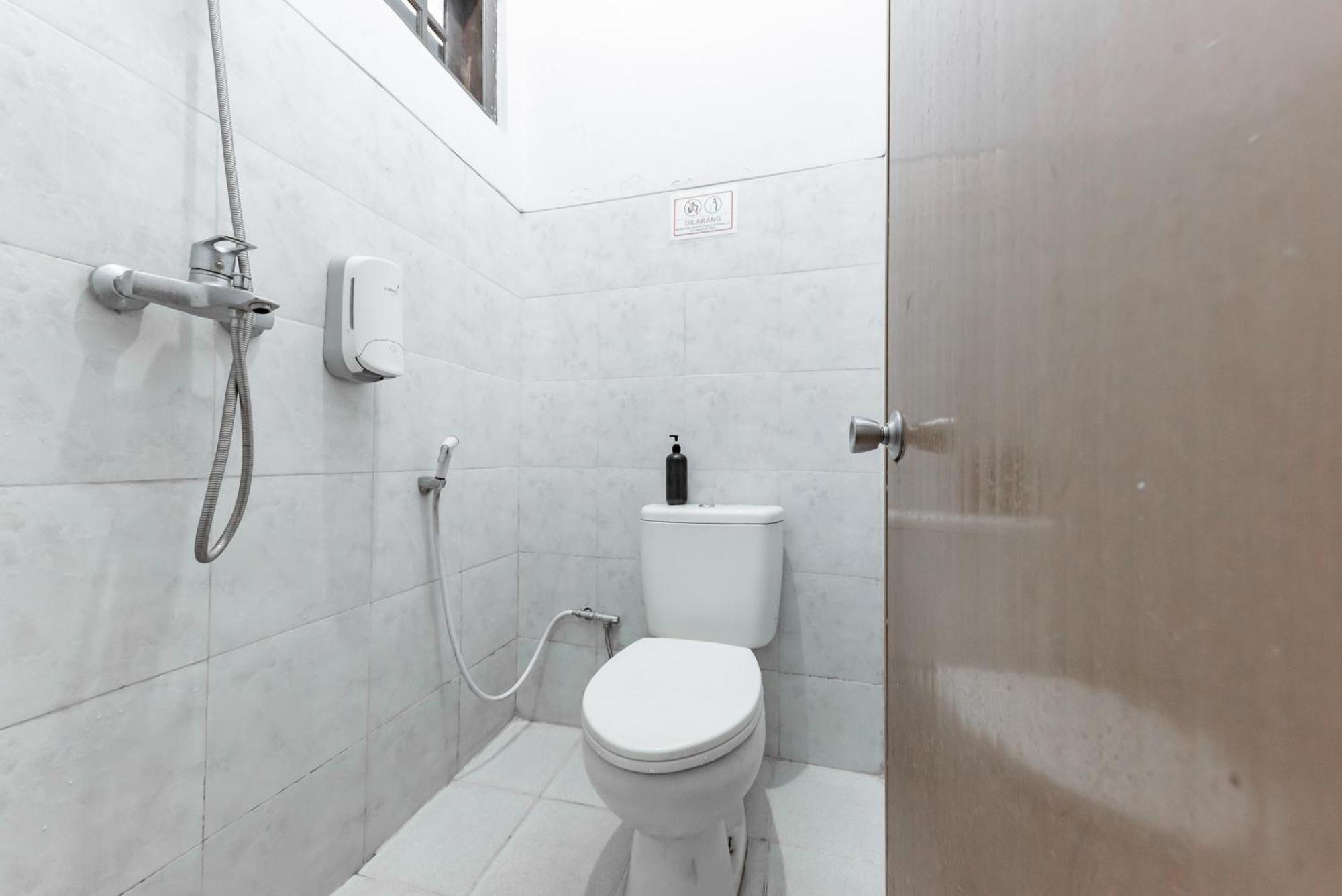 Reddoorz At Ciliwung Guest House Syariah 말랑 외부 사진