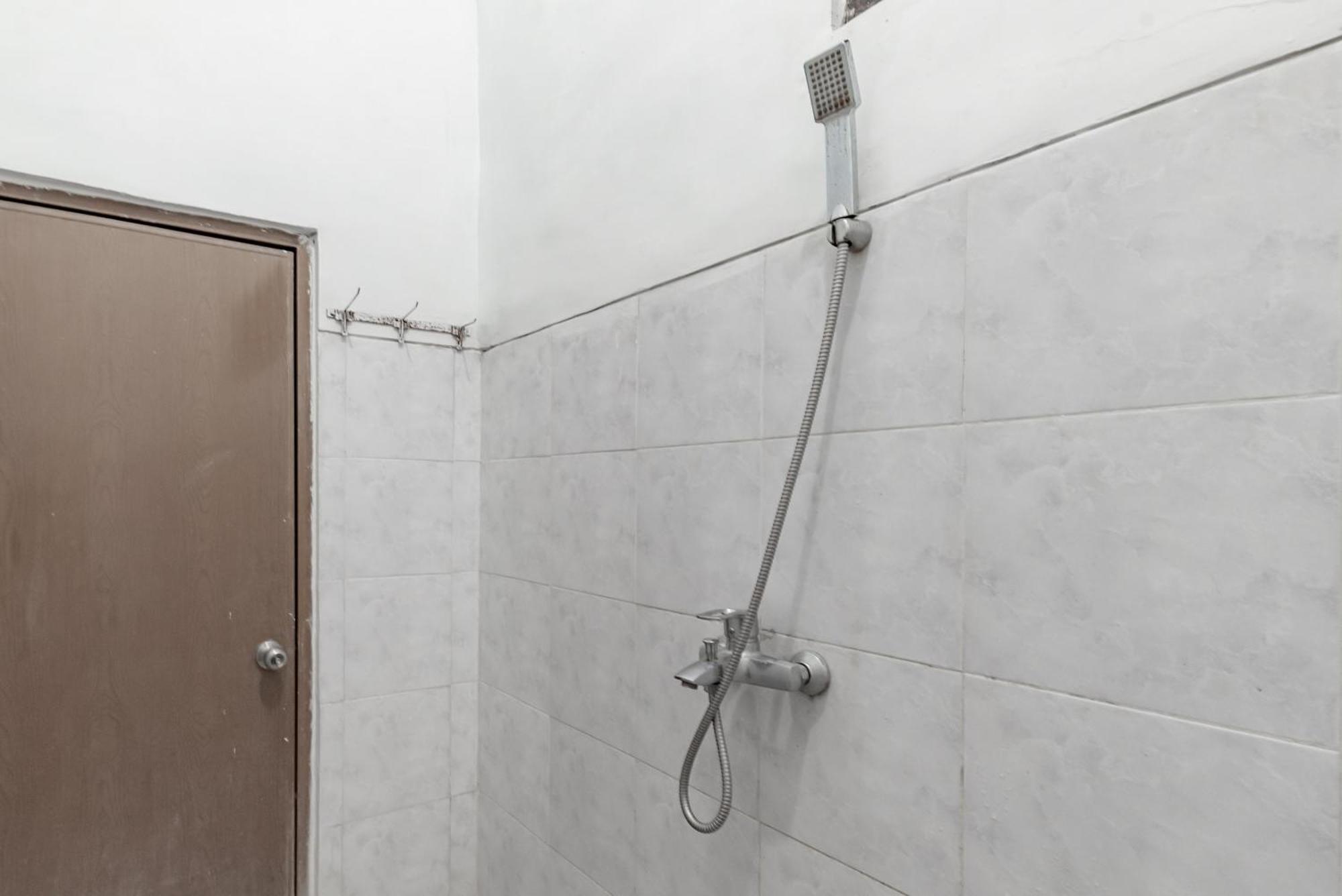 Reddoorz At Ciliwung Guest House Syariah 말랑 외부 사진